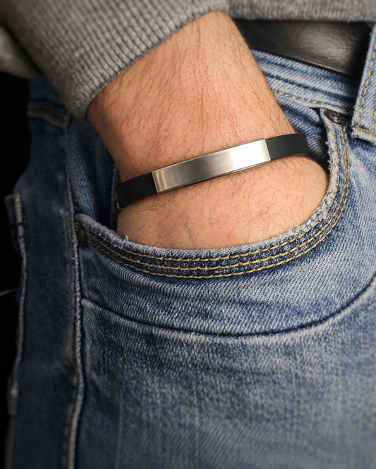 Bracciale caucciù  con piastrina lucida